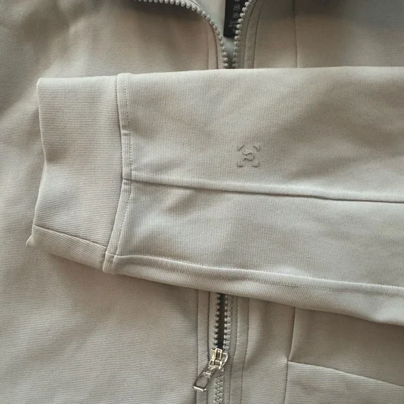 lululemon athletica Men's Light Gray Zip-Up Shirt Jacket - Picture 5 of 8